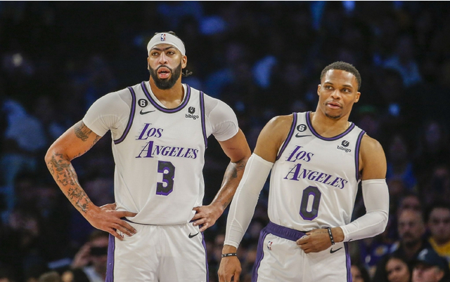 Los Lakers vencen a los Spurs con una racha de tres victorias consecutivas