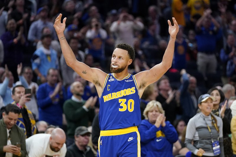 ¡Los Warriors son buenos! Curry se recuperó mejor de lo esperado y se espera que regrese mañana contra los Suns